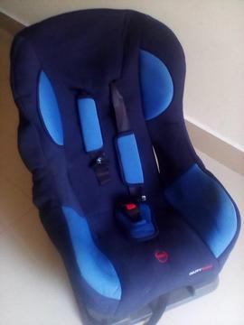 Remate de silla para carro (niño) en excelente condiciones