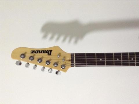 Guitarra Eléctrica Ibanez Roadcore 330T Como nueva obsequio Amplificador Laney