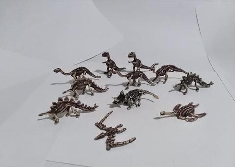 Set de 11 Mini Dinosaurios de esqueleto en plástico