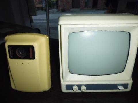 televisor monitor de vídeo antiguo prende el monitor solo tengo estas dos tres con cable poder