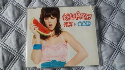Single de Katty perry, HOT N COLD