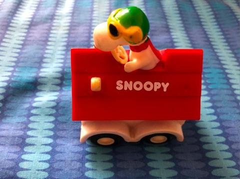 Antiguo carrito casa de Snoopy
