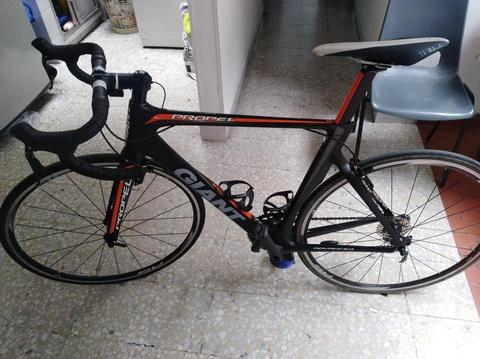 vendo bicicleta de ruta giant (propel) talla M