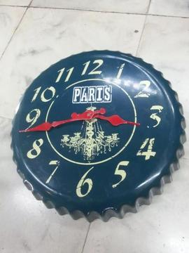 Reloj De Pared U.s.a Metalico En Forma De Tapa Vintage Verde