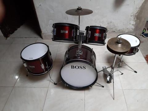 SE VENDE BATERIA BOSS PARA NIÑOS