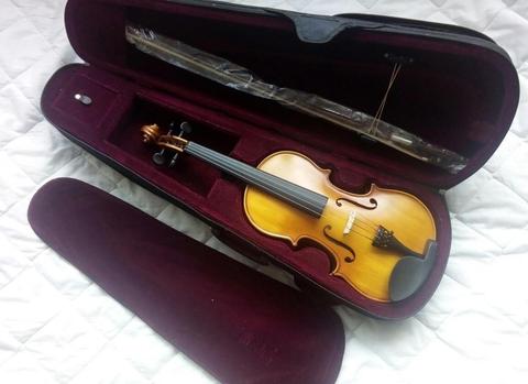 Violin Mavis 4/4 con estuche y accesorios