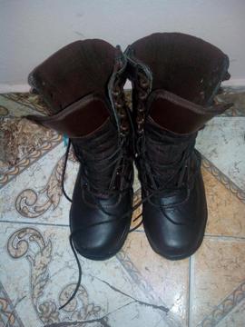 vendo 2 botas militares baratas