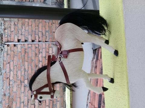 se vende figura de caballo con pelo real de equino