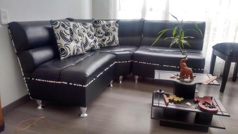 Vendo sofá esquinero color negro imitación cuero, buen estado