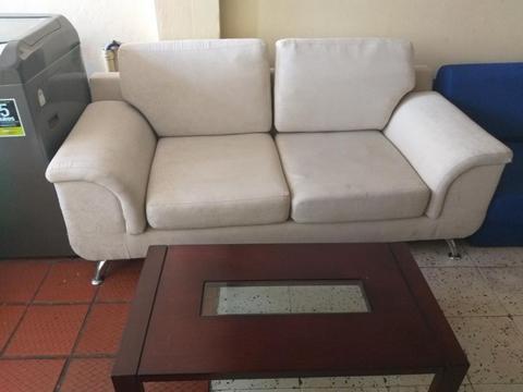 Vendo Sofa Marca Oben con Mesa en Madera