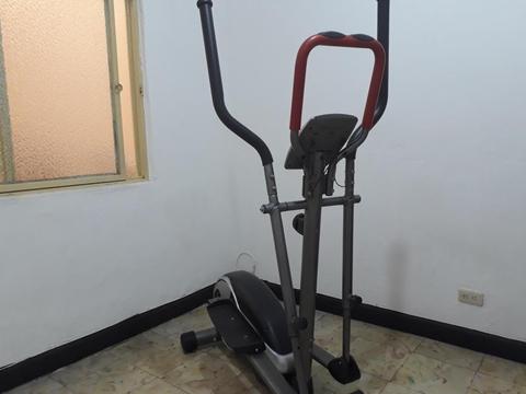 Vendo Bicicleta elíptica para ejercitarse en casa