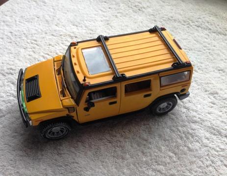 Camioneta a Escala 1/27 Hummer H2 dub amarillo Replica exacta Miniatura