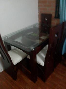 Comedor 4 puestos en madera y vidrio