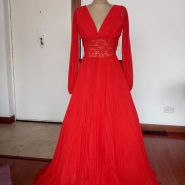 Vestido de fiesta en velo chifon plisado y encaje color rojo