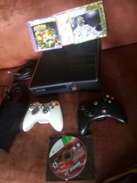 Xbox360 con Dos Controles