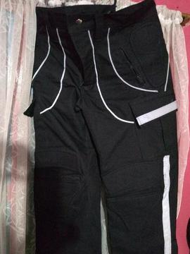 vendo o cambio pantalon de motociclista con protecciones