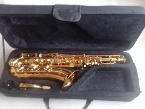 Saxofón Tenor marca Denner