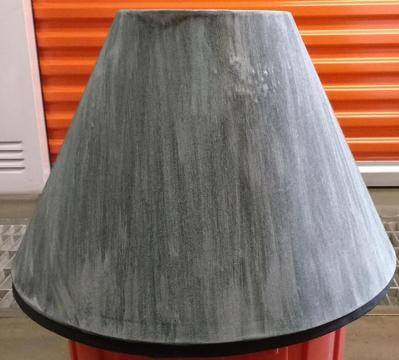 Hermosa caperuza para lámpara de 38 cm de radio perfecto estado colores negro grafito y gris buen precio!!