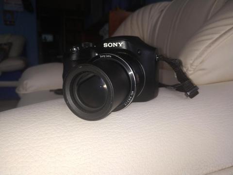 Camara Sony H200 20 mpx zoom 26x semiprofesional con accesorios