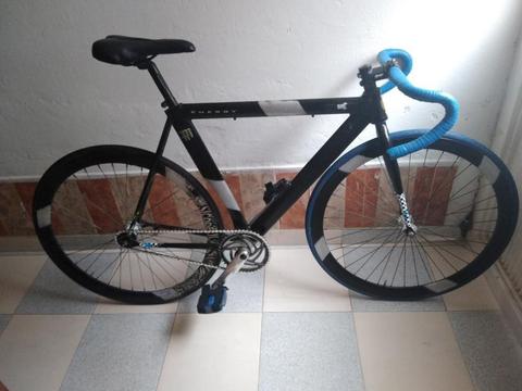 Vende Hermosa Semicarreras
