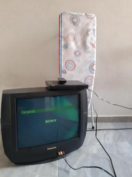 Se Vende Tv, Dvd Y Mesa de Plachar Econ