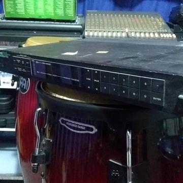 Convertidor De Guitarra Midi Roland GM-70