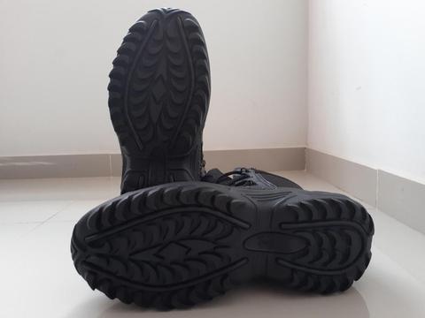 Vendo botas militar talla 9W Reebok contacto 3154982603