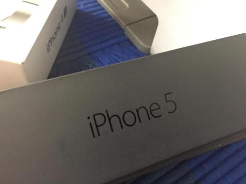iPhone 5 negro 16 g en caja