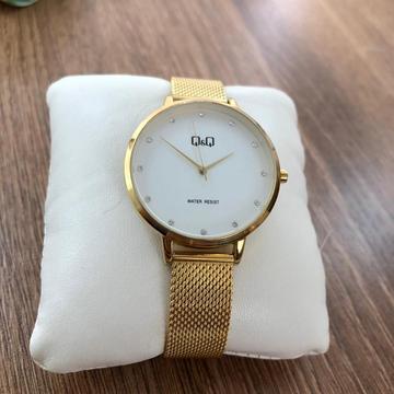 Reloj Q Y Q Dorado Pulso en Malla