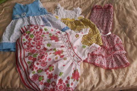 4 Vestidos para Niña Talla 2, Usados