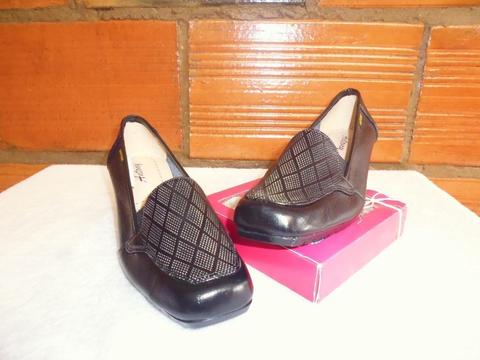NUEVO Vendo Zapatos Dama Cuero Talla 34