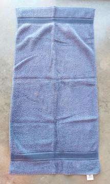 Hermosa toalla azul marca Canon, hecha 100% en algodon