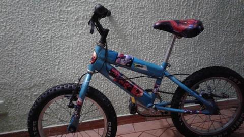 Bicicleta Para Niño BARATA en OFERTA Con sillín Nuevo y calcomanias nuevas del tema Spiderman Rin 16 De doble freno
