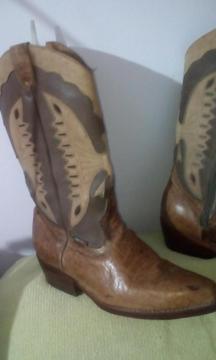 VENDO BOTAS EN CUERO-POCO USO