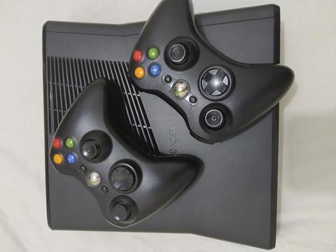 Xbox 360 Slim 2 Controles 250gb Bueno