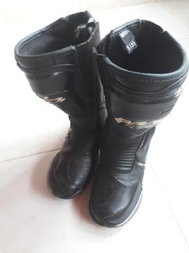 Botas