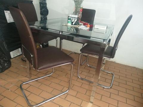 Vendo Comedor en Vidrio. 4 Puestos