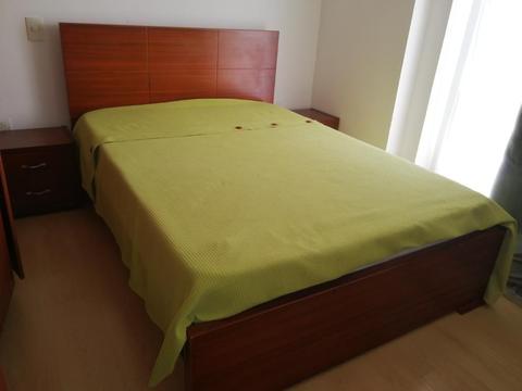 Se Vende Cama con Colchón Y Nocheros Nue