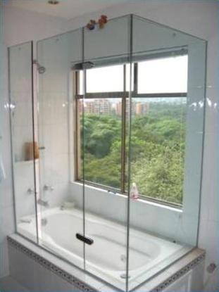 DIVISIONES DE BAÑO EN VIDRIO Y ACERO INOXIDABLE 3193581960