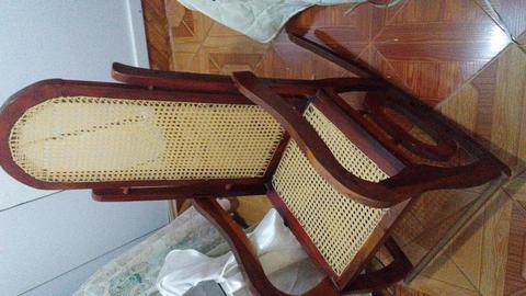 Se vende mesedora en madera