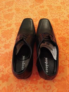 Excelentes Zapatos Talla 42 Croydon